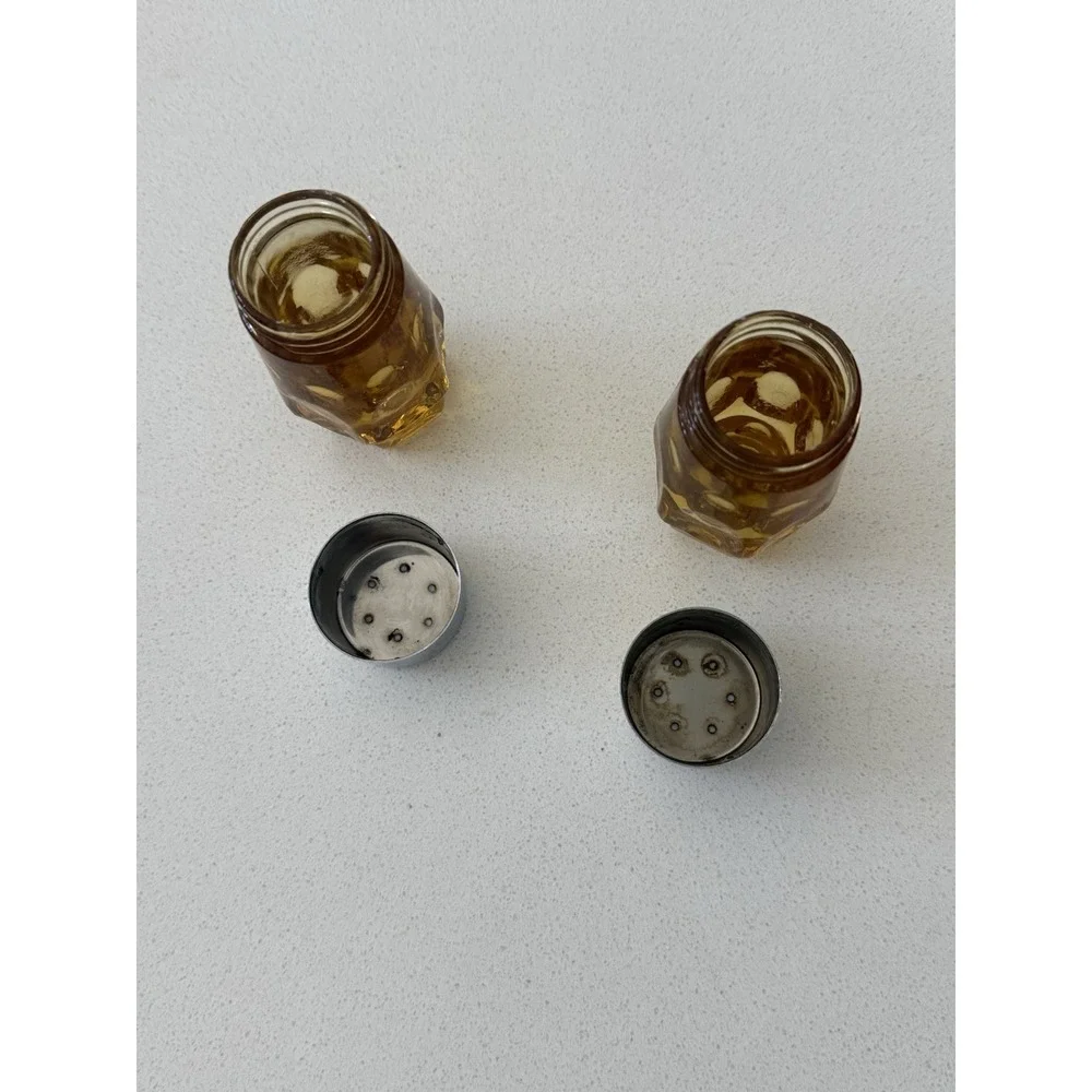 Vintage MCM Amber Glass Salt & Pepper Shakers Metal Lids‎ Farmhouse Retro
